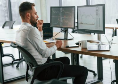 Ergonomia pracy przy komputerze – jak zadbać o nią dla pracowników?